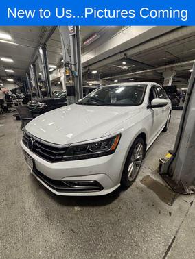 Pure White 2018 Volkswagen Passat 2.0T SEL Premium