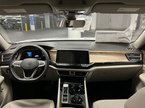 2026 Volkswagen Atlas 2.0T SE w/Technology 4MOTION