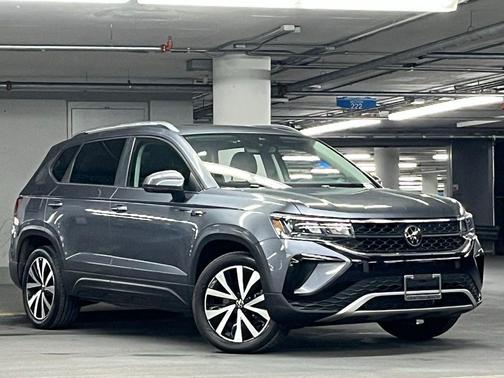 Platinum Gray Metallic 2023 Volkswagen Taos 1.5T SE