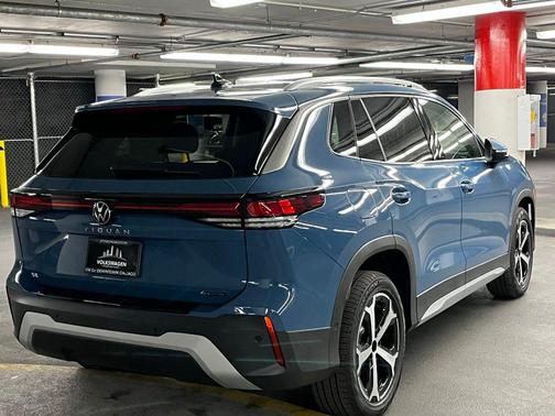 Monterey Blue Pearl 2026 Volkswagen Tiguan 2.0T SE 4MOTION