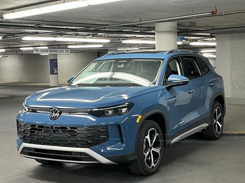 Monterey Blue Pearl 2026 Volkswagen Tiguan 2.0T SE 4MOTION