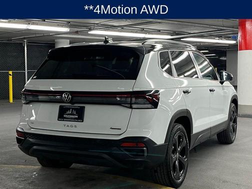 Pure White w/Deep Black Roof 2025 Volkswagen Taos 1.5T SE Black