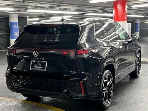 2025 Volkswagen Tiguan 2.0T SEL R-Line 4MOTION