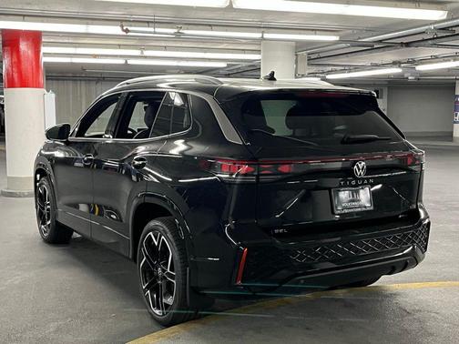 2025 Volkswagen Tiguan 2.0T SEL R-Line 4MOTION
