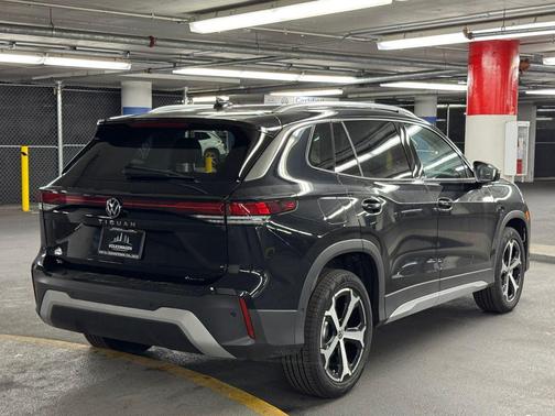 2025 Volkswagen Tiguan 2.0T SE 4MOTION