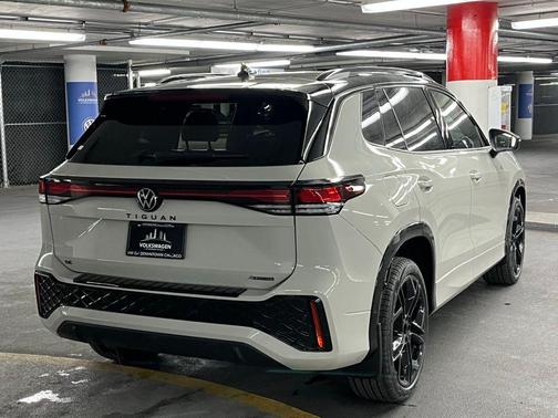sandstone with deep black roof 2026 Volkswagen Tiguan 2.0T SE R-Line Black 4MOTION