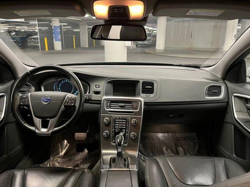 Bright Silver Metallic 2014 Volvo S60 T5