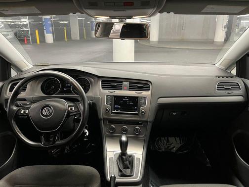 2016 Volkswagen Golf SportWagen TSI S 4-Door