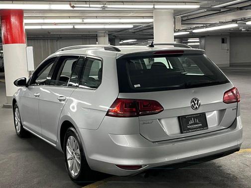 2016 Volkswagen Golf SportWagen TSI S 4-Door