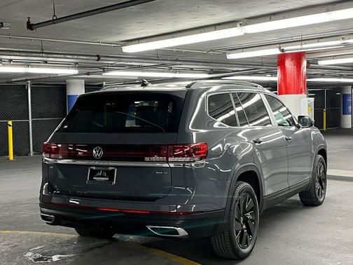 Pure Gray 2026 Volkswagen Atlas 2.0T SE w/Technology 4MOTION