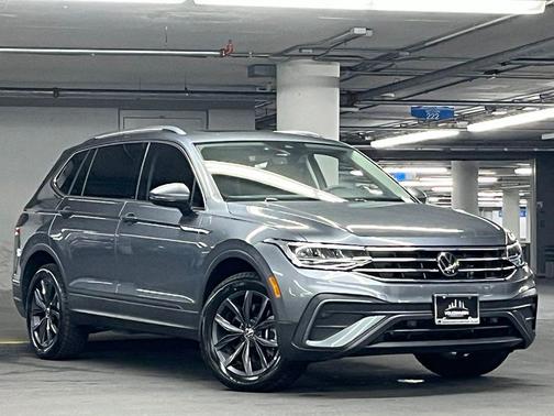 Platinum Gray Metallic 2023 Volkswagen Tiguan 2.0T SE