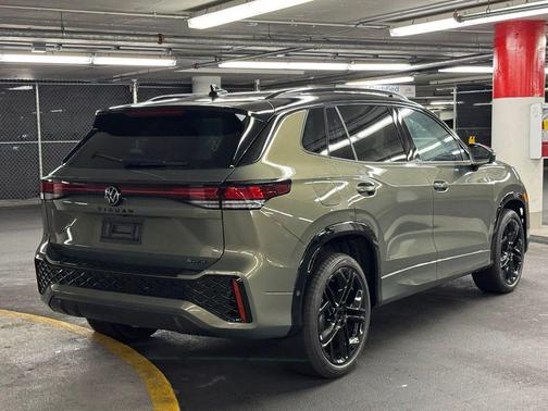 Avocado Green w/Deep Black Roof 2026 Volkswagen Tiguan 2.0T SE R-Line Black 4MOTION