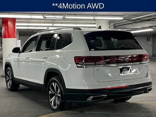 Pure White 2024 Volkswagen Atlas 2.0T SE
