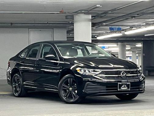 Deep Black 2024 Volkswagen Jetta 1.5T SE
