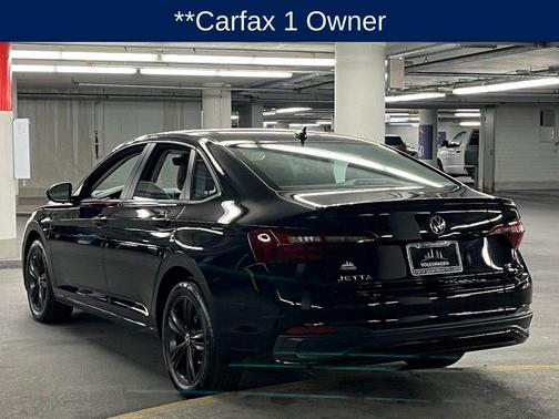 Deep Black 2024 Volkswagen Jetta 1.5T SE