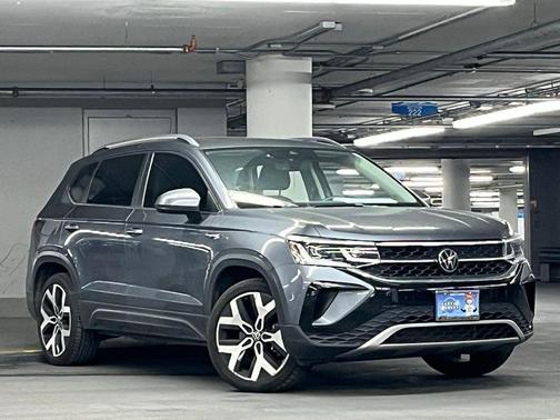 Platinum Gray Metallic 2023 Volkswagen Taos 1.5T SEL