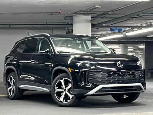 Deep Black Pearl 2026 Volkswagen Tiguan 2.0T SE 4MOTION