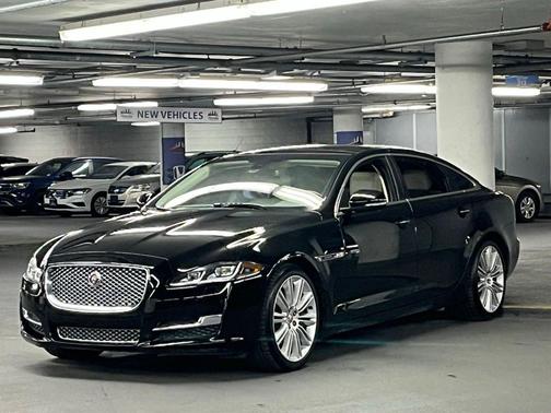 Black Berry 2016 Jaguar XJ XJL Supercharged