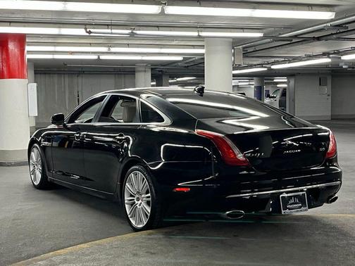 Black Berry 2016 Jaguar XJ XJL Supercharged