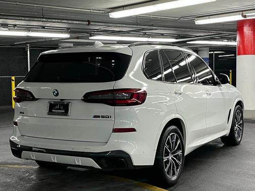 2020 BMW X5 M50i