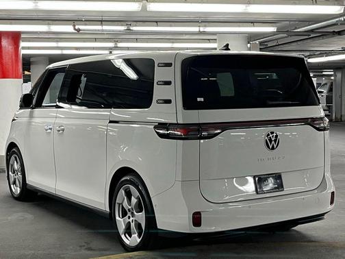 Candy White 2025 Volkswagen ID. Buzz Pro S