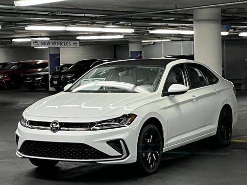 Opal White Pearl 2026 Volkswagen Jetta 1.4T SE