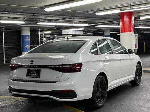 Opal White Pearl 2026 Volkswagen Jetta 1.4T SE