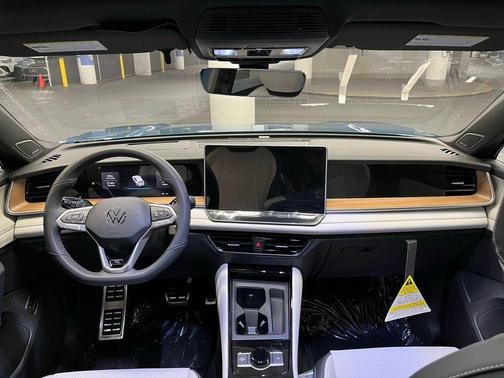 2026 Volkswagen Tiguan 2.0T SEL R-Line 4MOTION