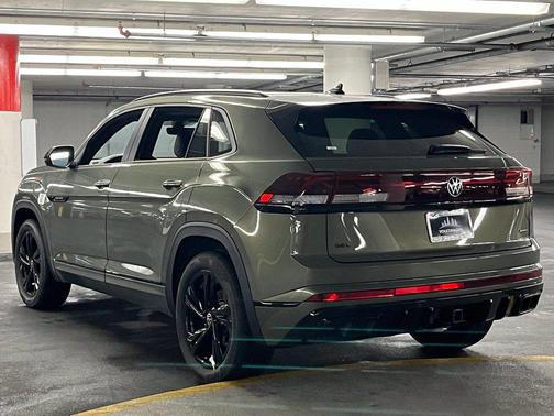 Avocado Green Pearl 2026 Volkswagen Atlas Cross Sport 2.0T SEL