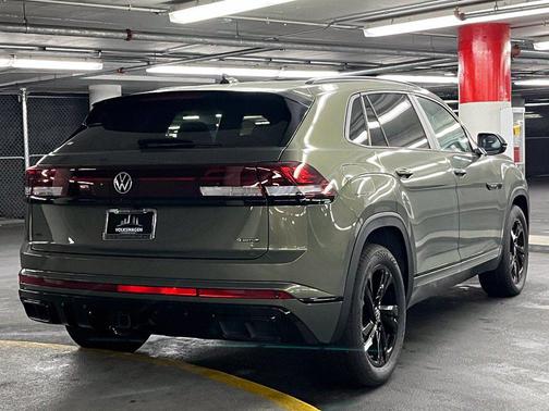 Avocado Green Pearl 2026 Volkswagen Atlas Cross Sport 2.0T SEL