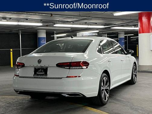 Pure White 2022 Volkswagen Passat 2.0T SE