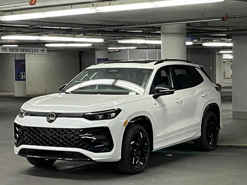 pure white 2026 Volkswagen Tiguan 2.0T S 4MOTION