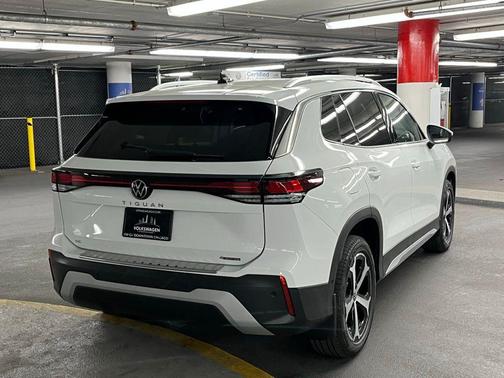 2025 Volkswagen Tiguan 2.0T SE 4MOTION