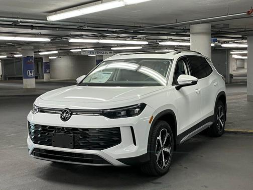 2025 Volkswagen Tiguan 2.0T SE 4MOTION