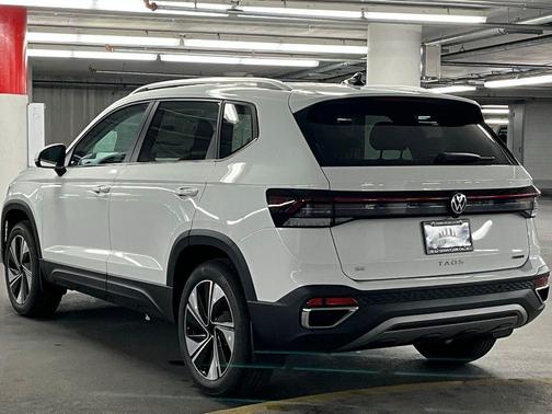 Pure White 2026 Volkswagen Taos SE