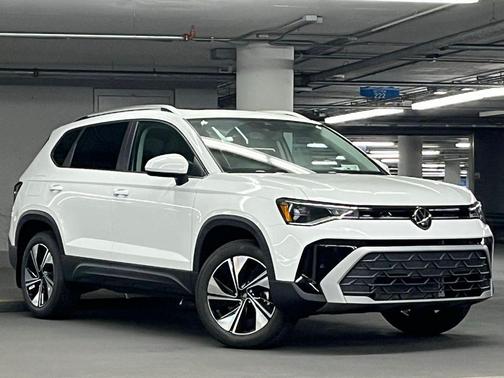Pure White 2026 Volkswagen Taos SE