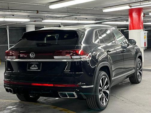 deep black pearl 2026 Volkswagen Atlas Cross Sport 2.0T SEL Premium