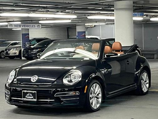 Deep Black Pearl 2017 Volkswagen Beetle 1.8T