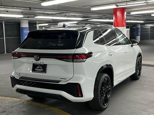 2025 Volkswagen Tiguan 2.0T SE R-Line Black 4MOTION