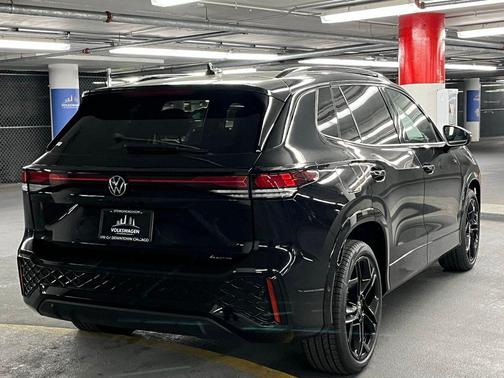 2025 Volkswagen Tiguan 2.0T SE R-Line Black 4MOTION