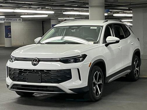 pure white 2026 Volkswagen Tiguan 2.0T SE 4MOTION