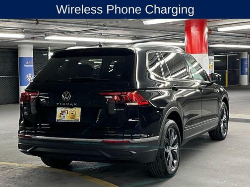 Deep Black Pearl 2022 Volkswagen Tiguan 2.0T SE 4MOTION