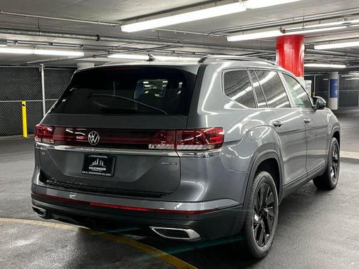 2025 Volkswagen Atlas 2.0T SE w/Technology 4MOTION