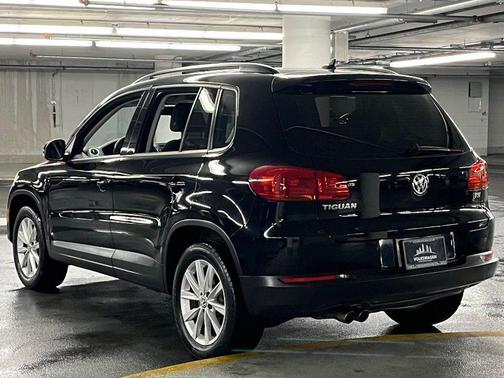 Pearl Metallic 2018 Volkswagen Tiguan Limited 2.0T