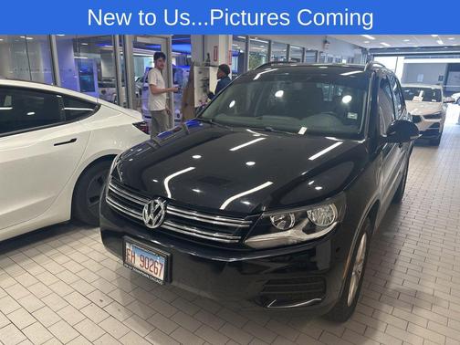 Pearl Metallic 2018 Volkswagen Tiguan Limited 2.0T