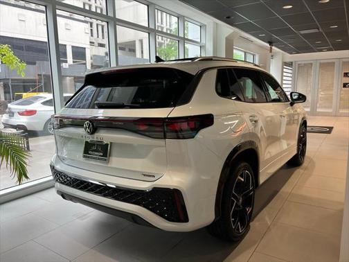 2025 Volkswagen Tiguan 2.0T SEL R-Line 4MOTION