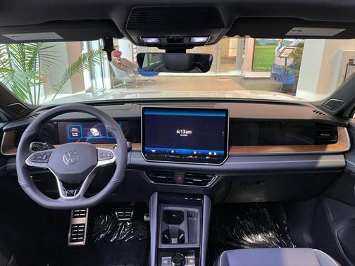 2025 Volkswagen Tiguan 2.0T SEL R-Line 4MOTION