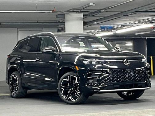 Deep Black Pearl 2026 Volkswagen Tiguan 2.0T SEL R-Line 4MOTION