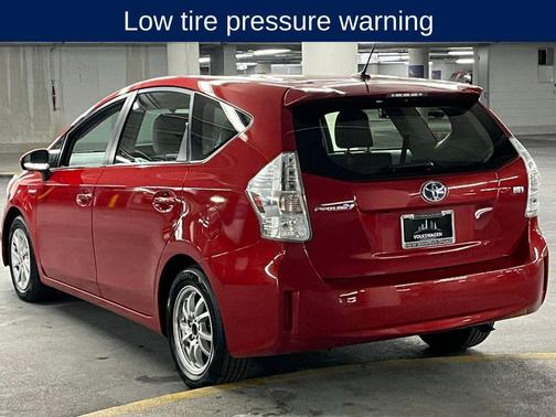 2014 Toyota Prius v Five