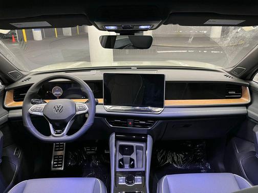 2026 Volkswagen Tiguan 2.0T SEL R-Line 4MOTION